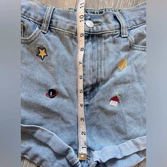 Solar system patch high waisted elastic band cuffed shorts. - Picture 6 of 6